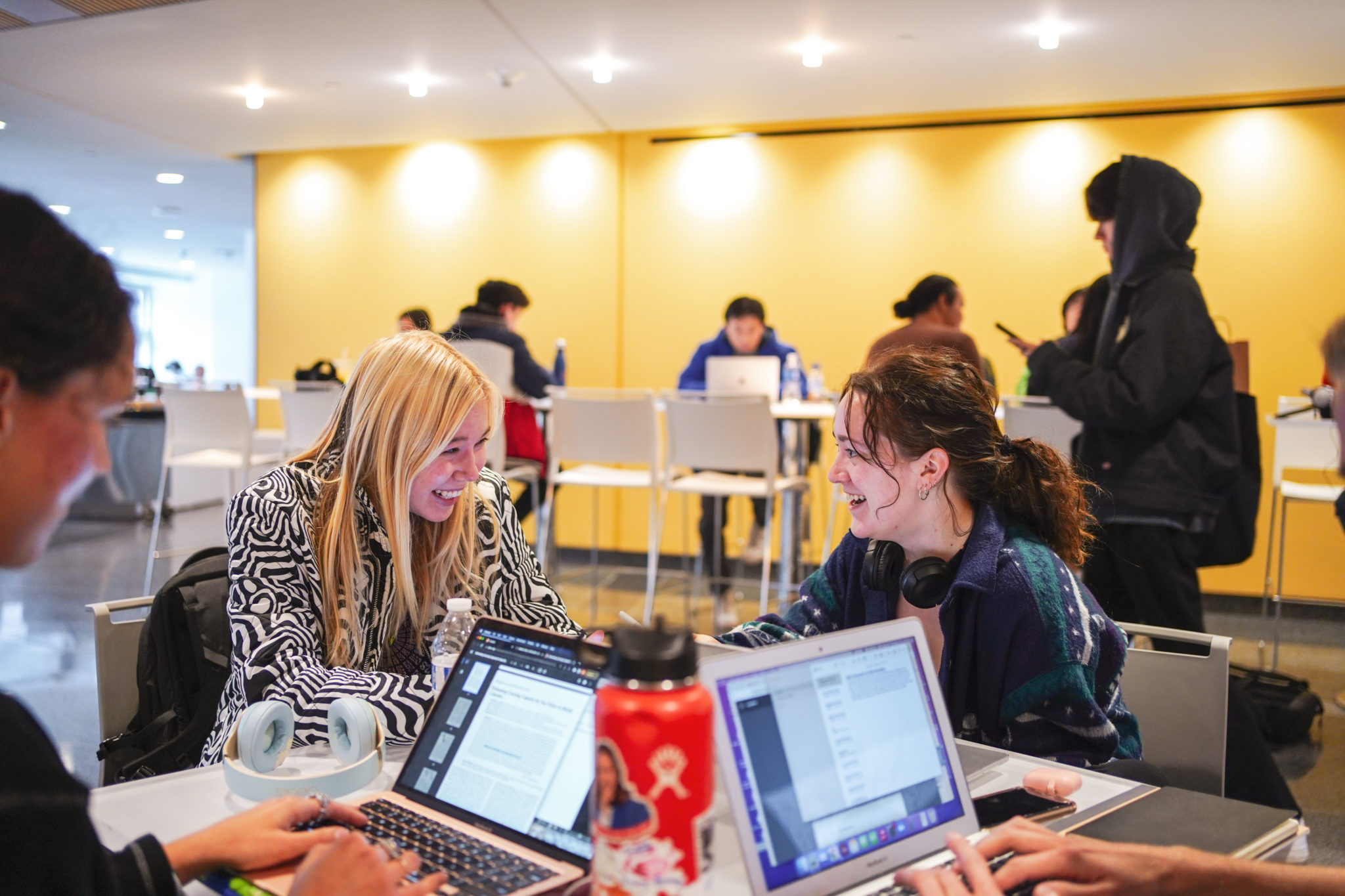 students study in food.com in the Newhouse School